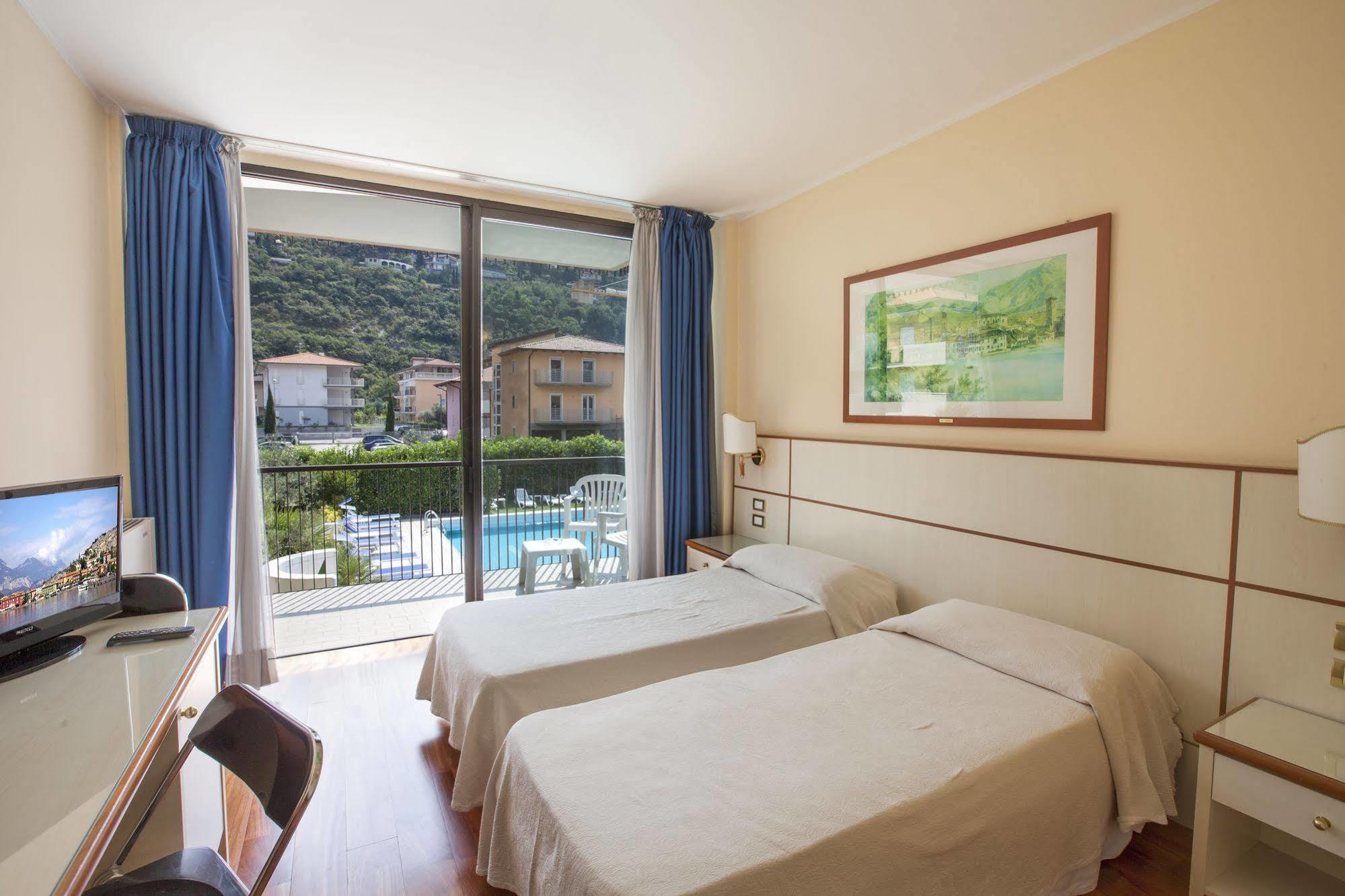 Hotel Holiday Sport & Relax Torbole Sul Garda Exterior photo